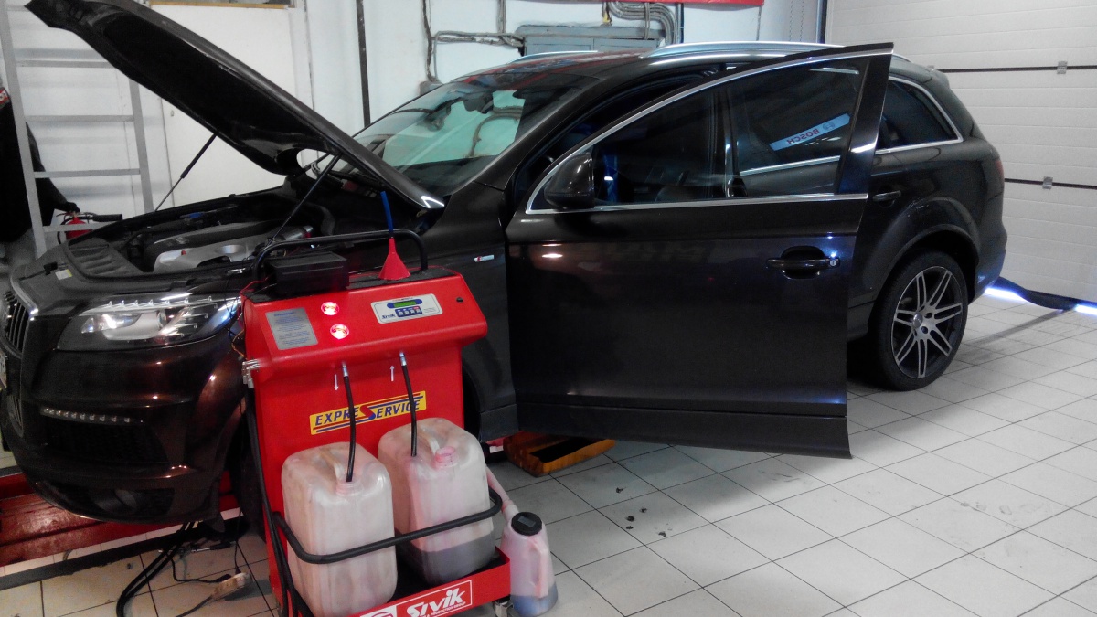 Замена масла в АКПП Audi Q7 2011