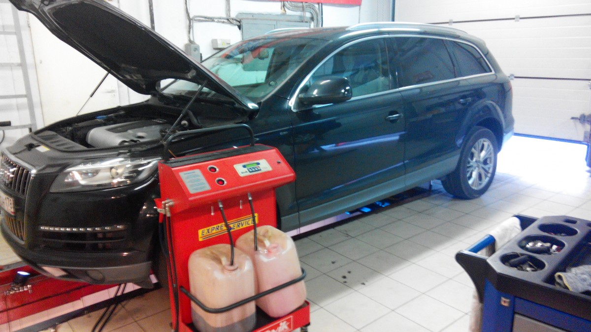 Замена масла в АКПП Audi Q7 2010