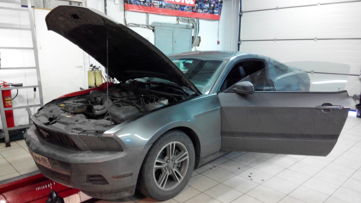 Замена масла в АКПП Ford Mustang 2010